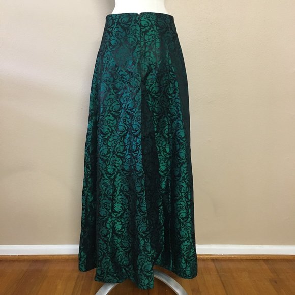 CLEARANCE -- JS collections Emerald Green Black patterned skirt - Picture 3 of 7